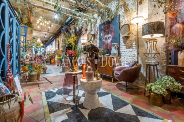 Zaragoza centro: exclusivo local comercial en venta con diseño singular, techos de 5 metros y patio privado