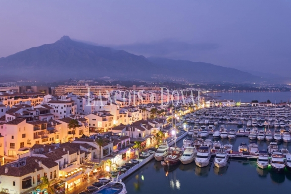 Puerto Banús. Marbella. Local Comercial en Zona Premium. Actualmente sala de fiestas exclusiva.