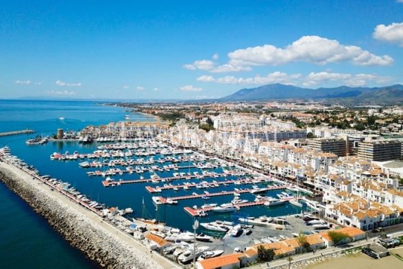 Marbella. Milla de Oro. Edificio comercial en venta. Ideal hostelería o clínica 