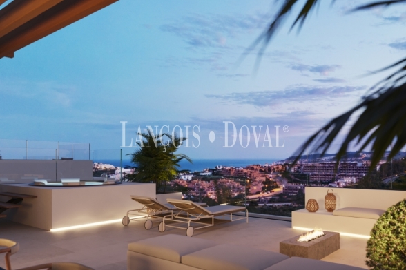 Estepona. Promoción de Villas en venta con vistas al mar cerca de Campo de Golf