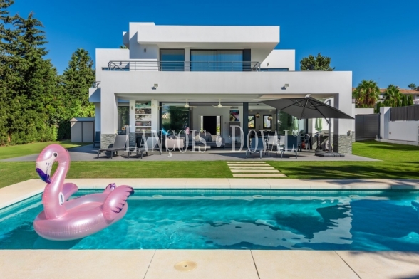 Benahavís. Atalaya. Villa moderna en venta entre Marbella y Estepona.