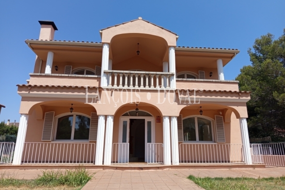 Collbató. Barcelona. Venta chalet exclusivo a los pies de Montserrat.
