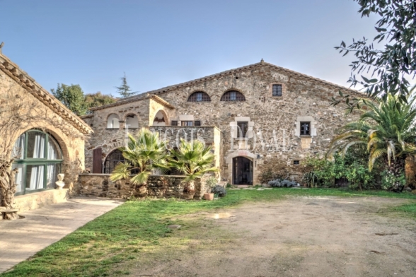 Masía Fortificada en Venta. Sant Martí Vell, Empordà. Ideal proyecto turístico.