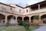 Sierra de Gredos. Casa en venta en el claustro del convento de Aldeanueva de la Cruz. Ávila.