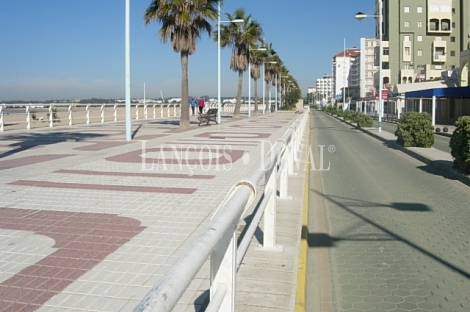 Suelo residencial en venta. Cádiz. El puerto de Santa Maria. Primera línea playa.