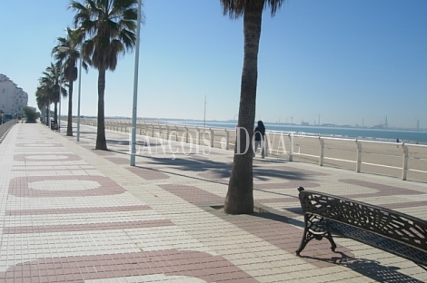 Suelo residencial en venta. Cádiz. El puerto de Santa Maria. Primera línea playa.