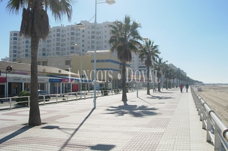 Suelo residencial en venta. Cádiz. El puerto de Santa Maria. Primera línea playa.