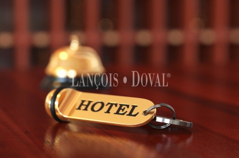 Málaga Capital. Parcela en venta uso hotelero, comercial o industrial.