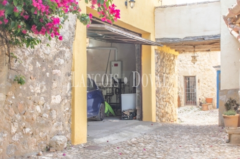 Mallorca. Una singular Casa rústica en venta en Andratx