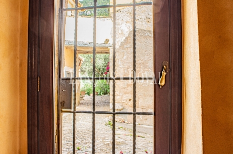 Mallorca. Una singular Casa rústica en venta en Andratx