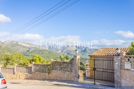 Esporles. Mallorca. Chalet en venta con piscina y amplio jardín. 