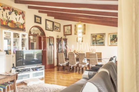 Esporles. Mallorca. Chalet en venta con piscina y amplio jardín. 