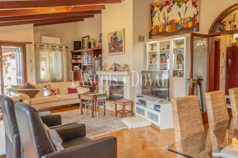 Esporles. Mallorca. Chalet en venta con piscina y amplio jardín. 