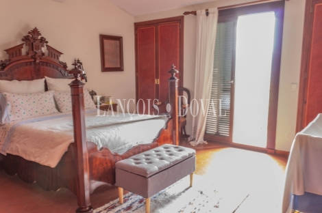 Esporles. Mallorca. Chalet en venta con piscina y amplio jardín. 