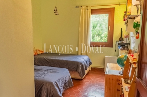 Esporles. Mallorca. Chalet en venta con piscina y amplio jardín. 