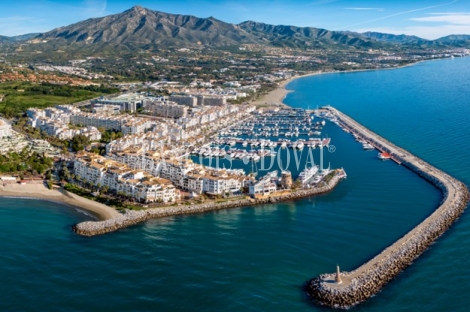 Puerto Banús. Local Comercial en venta. Marbella.