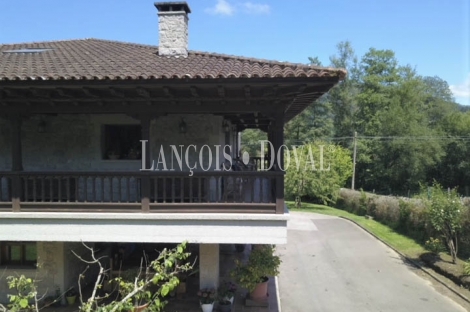 Asturias. Chalet rústico de piedra en venta. Arriondas. Parres