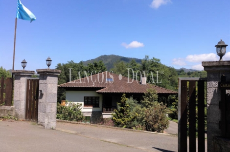 Asturias. Chalet rústico de piedra en venta. Arriondas. Parres