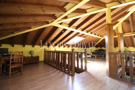 Asturias. Chalet rústico de piedra en venta. Arriondas. Parres