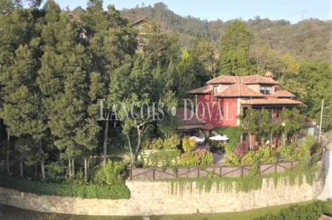 Cangas de Onís. Singular casa en venta con vistas a los Picos de Europa.