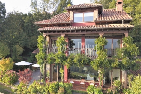 Cangas de Onís. Singular casa en venta con vistas a los Picos de Europa.