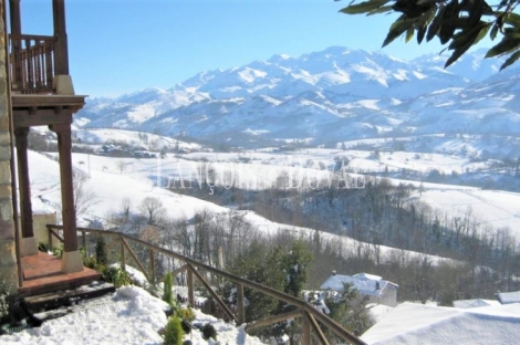 Cangas de Onís. Singular casa en venta con vistas a los Picos de Europa.