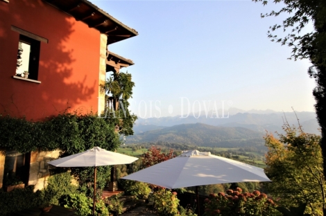 Cangas de Onís. Singular casa en venta con vistas a los Picos de Europa.