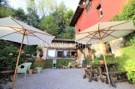 Cangas de Onís. Singular casa en venta con vistas a los Picos de Europa.