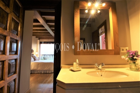 Cangas de Onís. Singular casa en venta con vistas a los Picos de Europa.