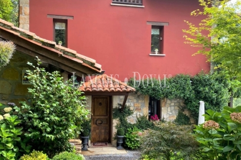 Cangas de Onís. Singular casa en venta con vistas a los Picos de Europa.