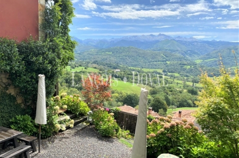 Cangas de Onís. Singular casa en venta con vistas a los Picos de Europa.