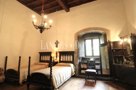 Asturias. Casa palacio en venta siglo XVI. Concejo de Salas. 