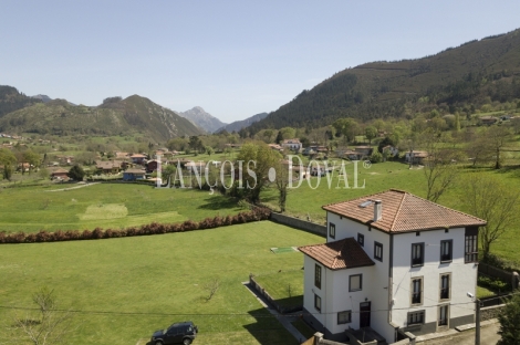 Asturias. Casa de Indianos en venta. Coviella. Concejo de Cangas de Onís