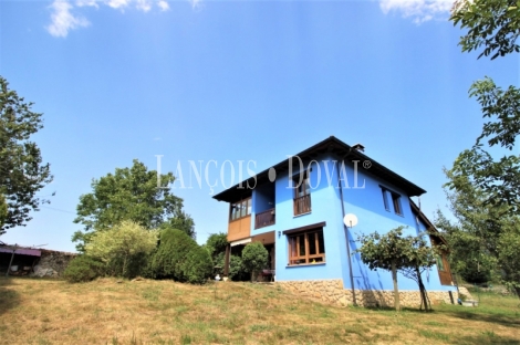 Cangas de Onís. Peruyes. Casa tradicional Asturiana en venta. 