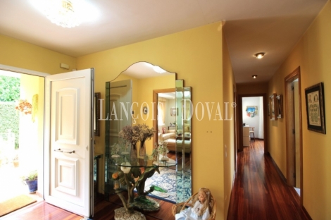 Caxidi. Cangas de Onís. Casa en venta con amplio jardín y piscina