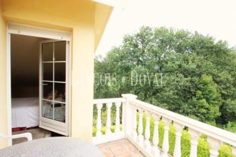 Caxidi. Cangas de Onís. Casa en venta con amplio jardín y piscina