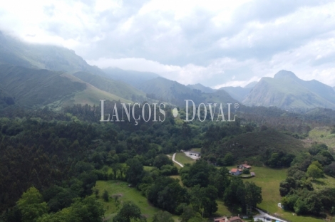  Llanes. La Pereda. Exclusivo Chalet de diseño en venta con vistas a la montaña.