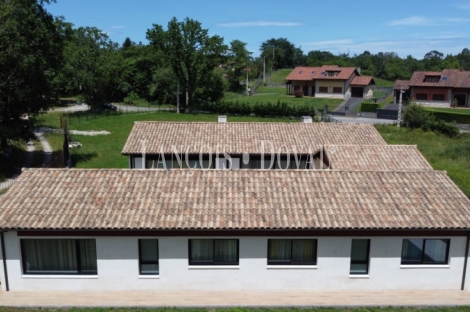  Llanes. La Pereda. Exclusivo Chalet de diseño en venta con vistas a la montaña.