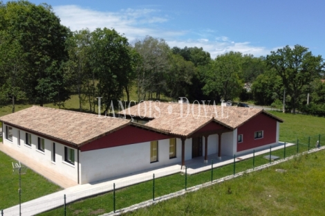  Llanes. La Pereda. Exclusivo Chalet de diseño en venta con vistas a la montaña.
