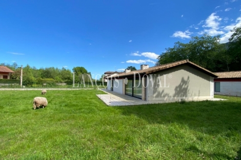  Llanes. La Pereda. Exclusivo Chalet de diseño en venta con vistas a la montaña.