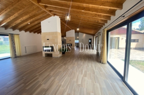  Llanes. La Pereda. Exclusivo Chalet de diseño en venta con vistas a la montaña.
