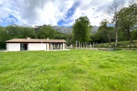  Llanes. La Pereda. Exclusivo Chalet de diseño en venta con vistas a la montaña.