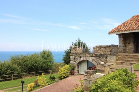 Llanes. Buelna. Asturias. Exclusiva Casa en venta con vistas panorámicas al mar.