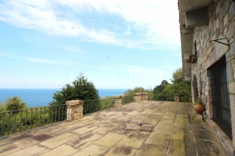 Llanes. Buelna. Asturias. Exclusiva Casa en venta con vistas panorámicas al mar.