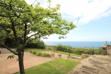 Llanes. Buelna. Asturias. Exclusiva Casa en venta con vistas panorámicas al mar.