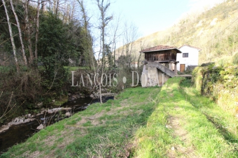 Casa rústica tradicional de pueblo en venta cerca Covadonga. Cangas de Onís.