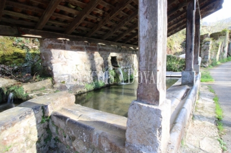 Casa rústica tradicional de pueblo en venta cerca Covadonga. Cangas de Onís.