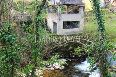 Casa rústica tradicional de pueblo en venta cerca Covadonga. Cangas de Onís.