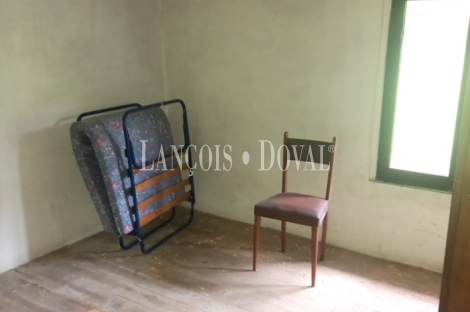 Casa rústica tradicional de pueblo en venta cerca Covadonga. Cangas de Onís.