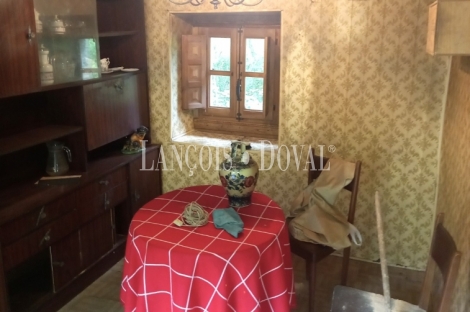 Casa rústica tradicional de pueblo en venta cerca Covadonga. Cangas de Onís.